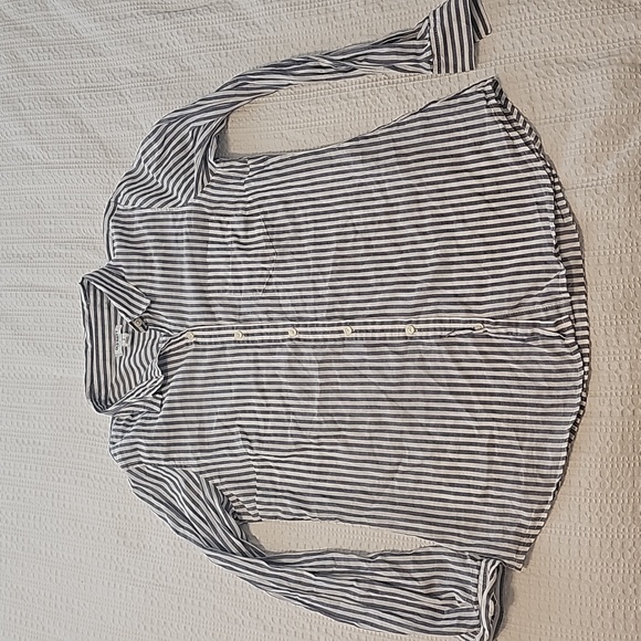 Super light and thin old navy striped button-down - Picture 8 of 8